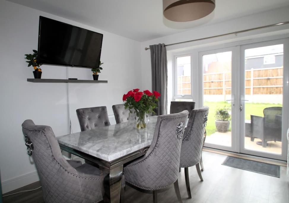 Villa Beaulieu Park - Sleeps 10 - Chelmsford Broomfield  Exterior foto
